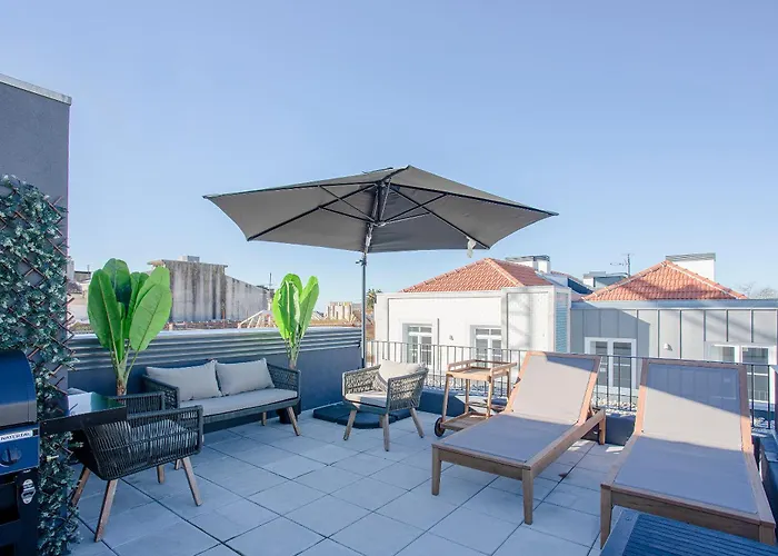Liiiving In Porto-Modern & Glam Rooftop Apartment