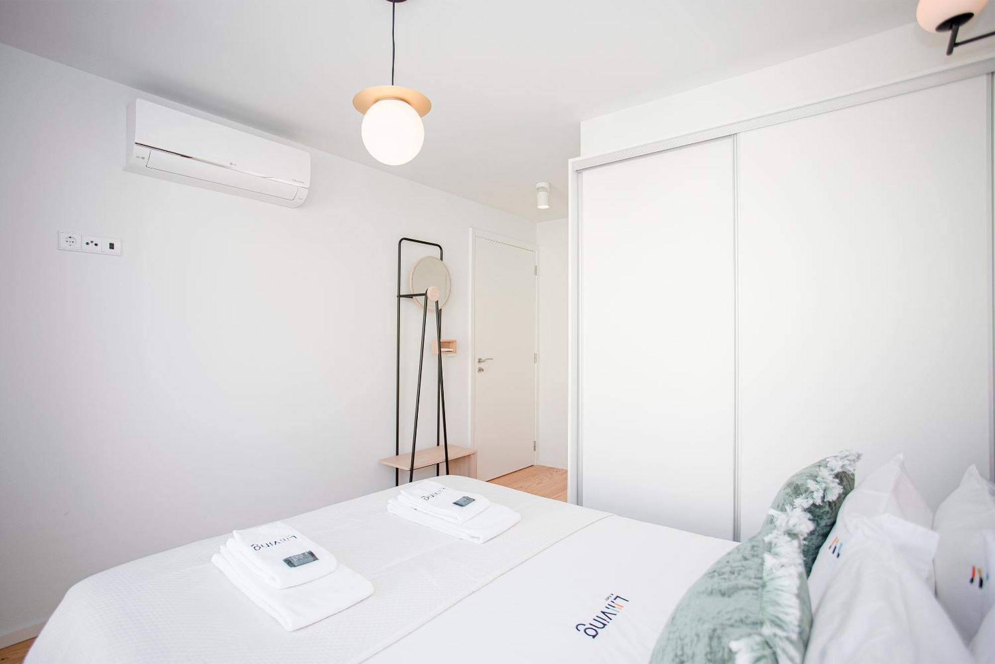 Liiiving In Porto-modern & Glam Rooftop