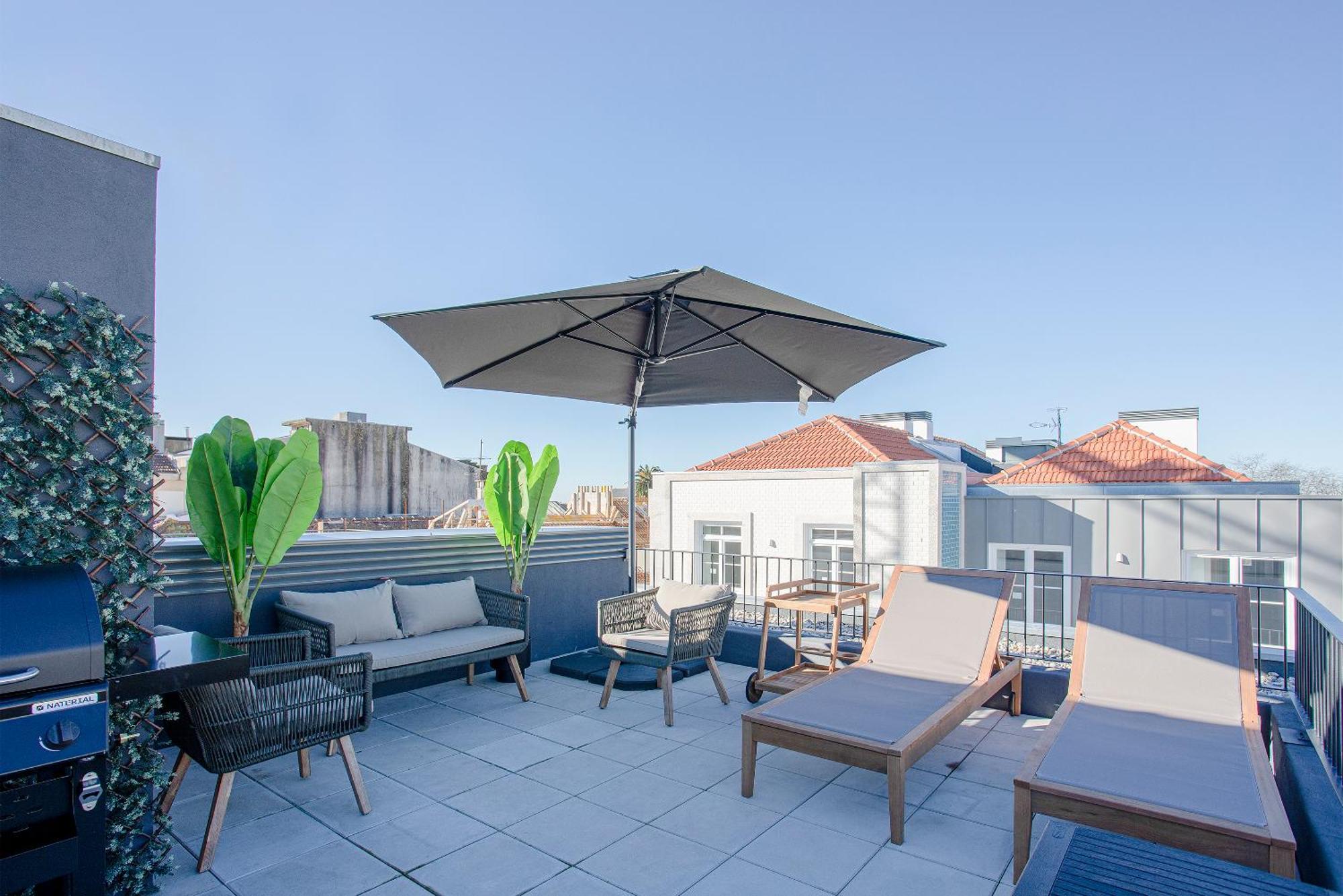 Liiiving In Porto-modern & Glam Rooftop Porto